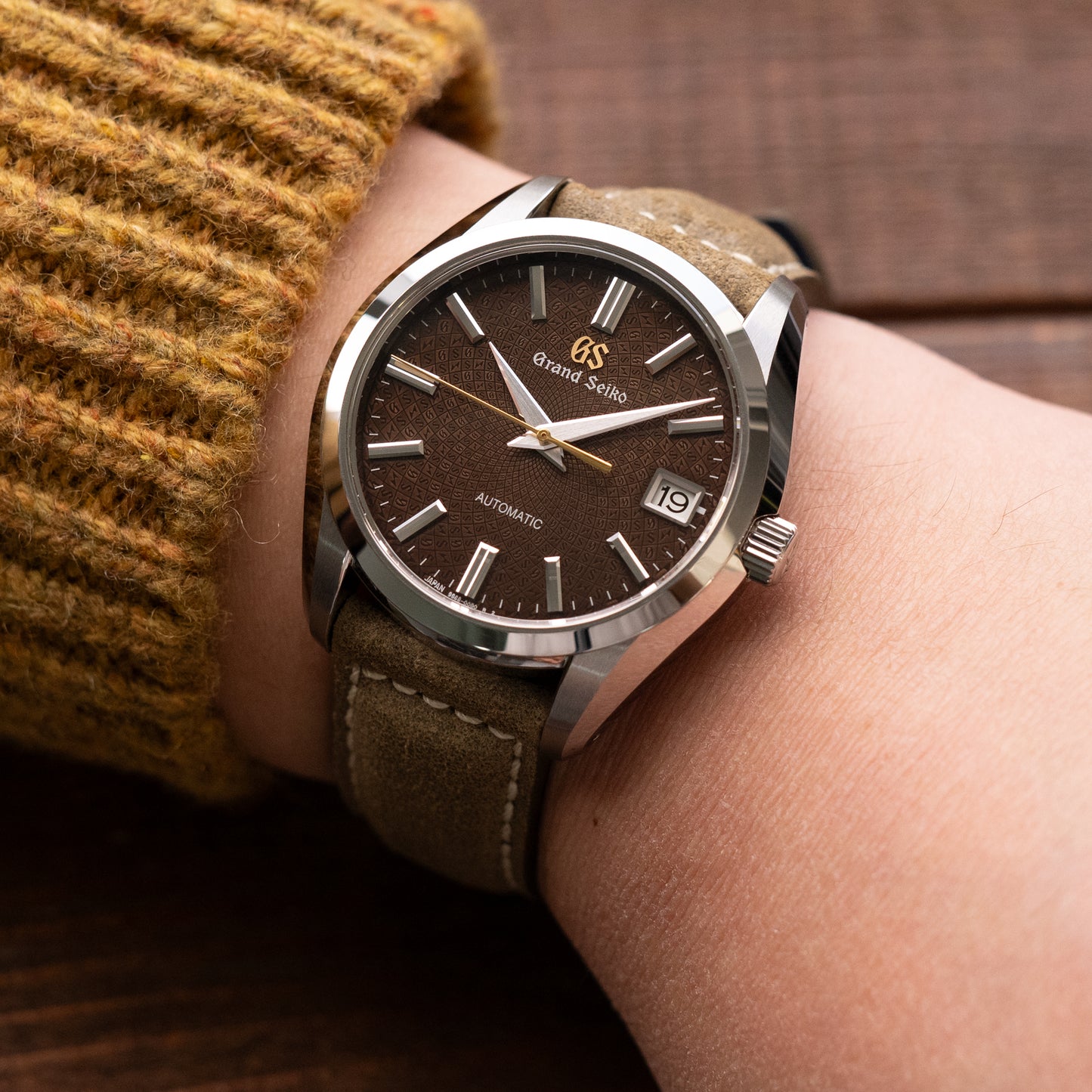 MiLTAT Brown Distressed Leather, Beige Stitching