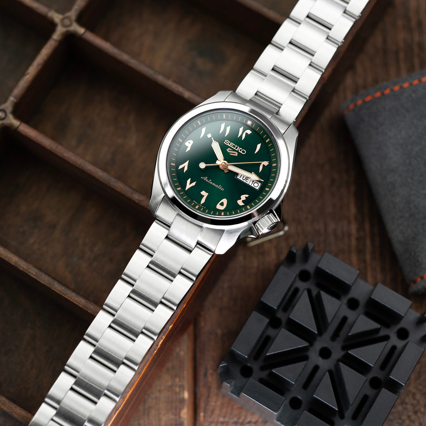 Super-O Boyer for Seiko 5 Sports 40mm V-Clasp, Brushed