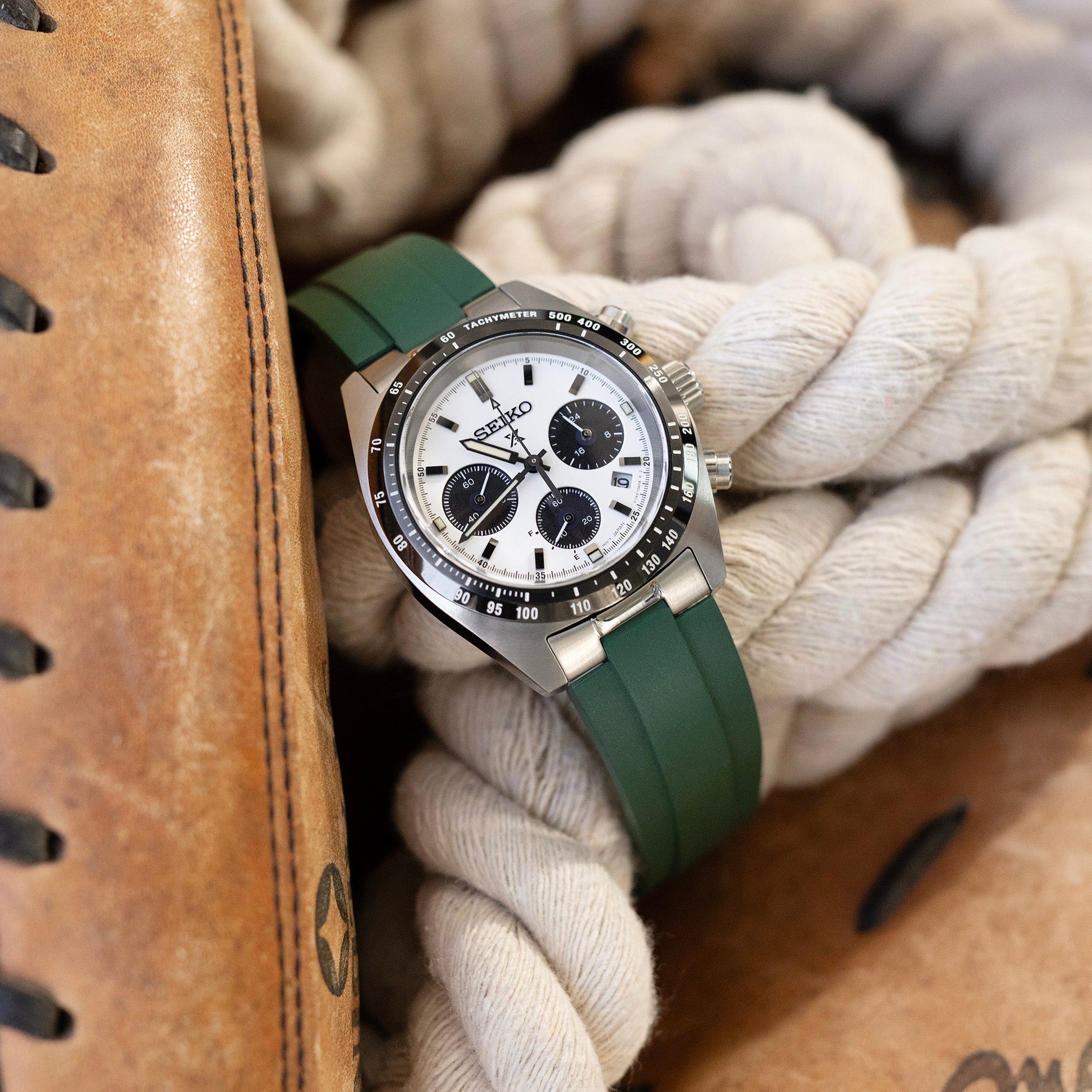 Seiko Speedtimer Panda chronograph SSC813 White Seitona