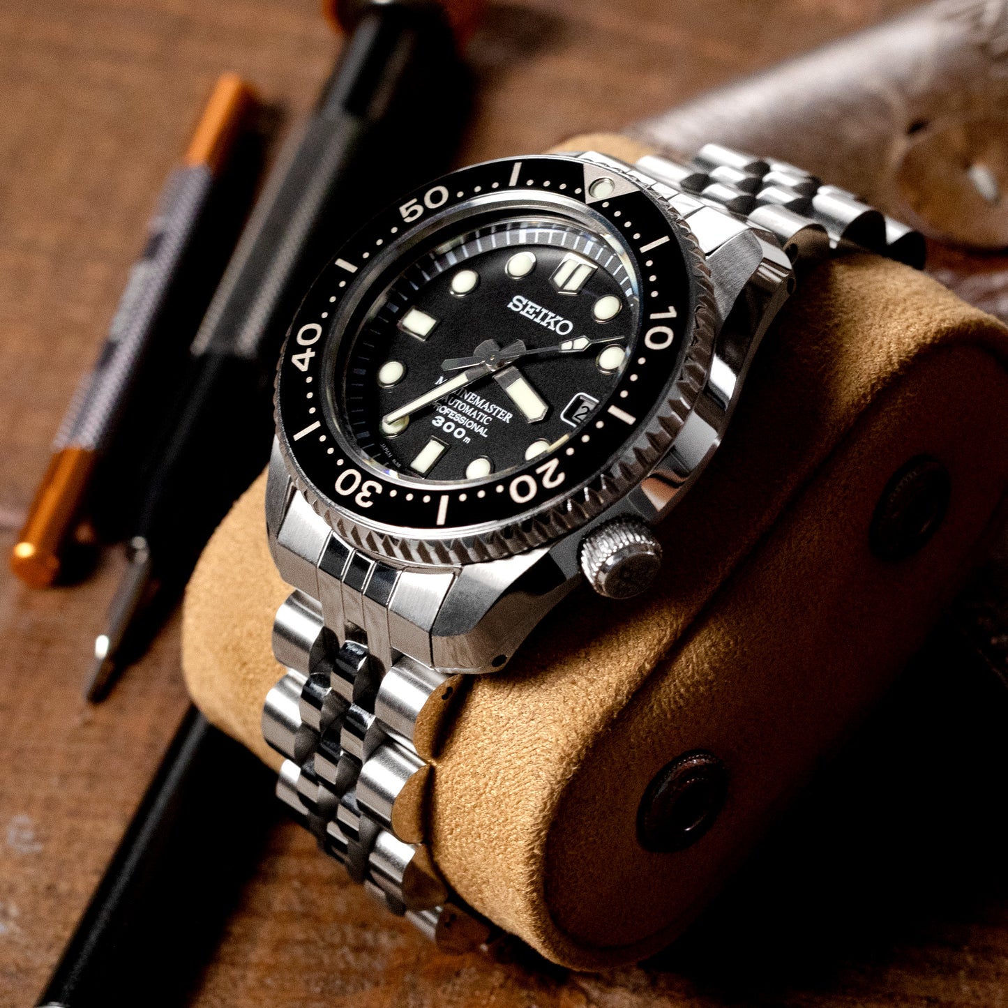 Angus-J Louis for Seiko MM300 Prospex Marinemaster V-Clasp, Brushed with Polished Center