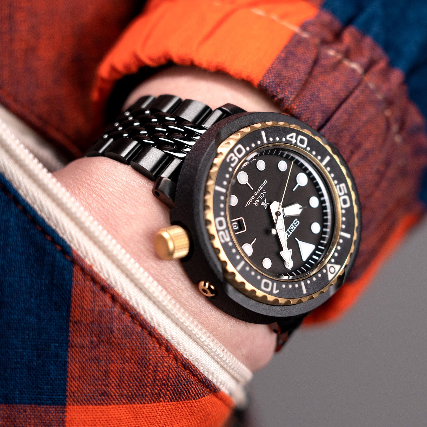 Seiko Prospex 200M Solar Divers Tuna Black Gold SNE498P1