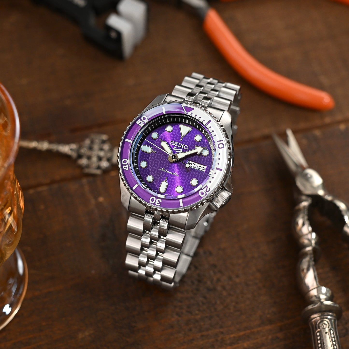 Angus-J Louis for Seiko 5 Sports 42.5mm V-Clasp, Brushed with Polished Center