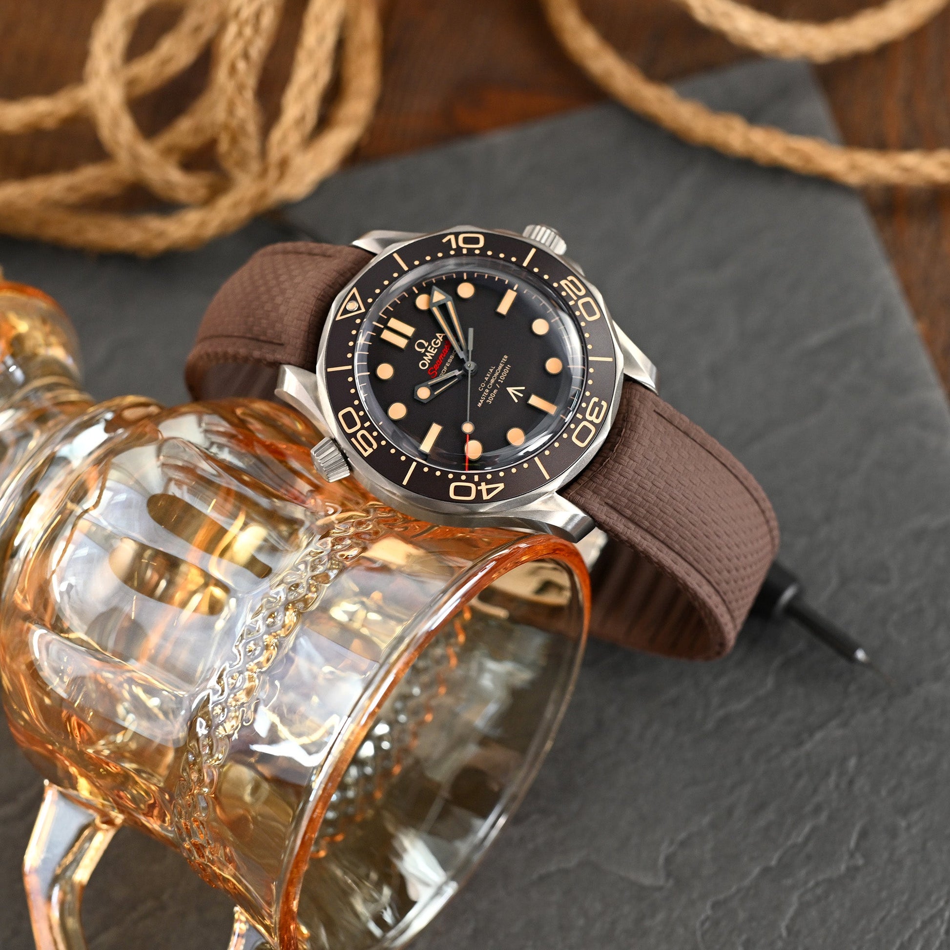 James Bond 007 - No Time To Die Omega Seamaster 300M CO?AXIAL 007 Edition; Sinn EZM 3F