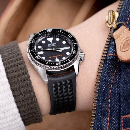 Seiko SKX013 Midsize Diver 200m Automatic Watch, Seiko Prospex Marinemaster MM300 Diver Automatic SBDX017